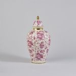 1499 7125 VASE AND COVER